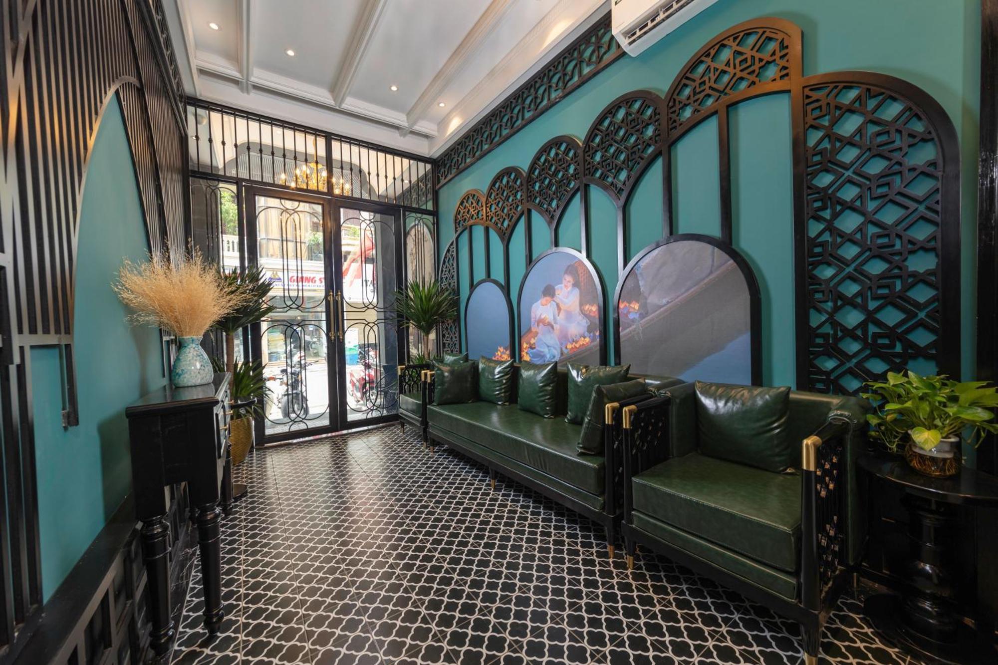 Amica Premier Hotel And Travel, Hanoi